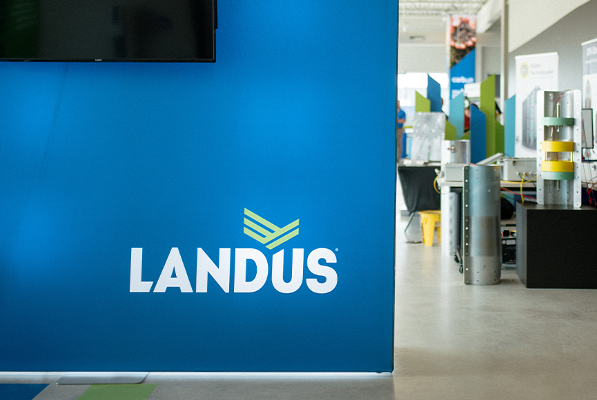 Big blue wall with the Landus Logo